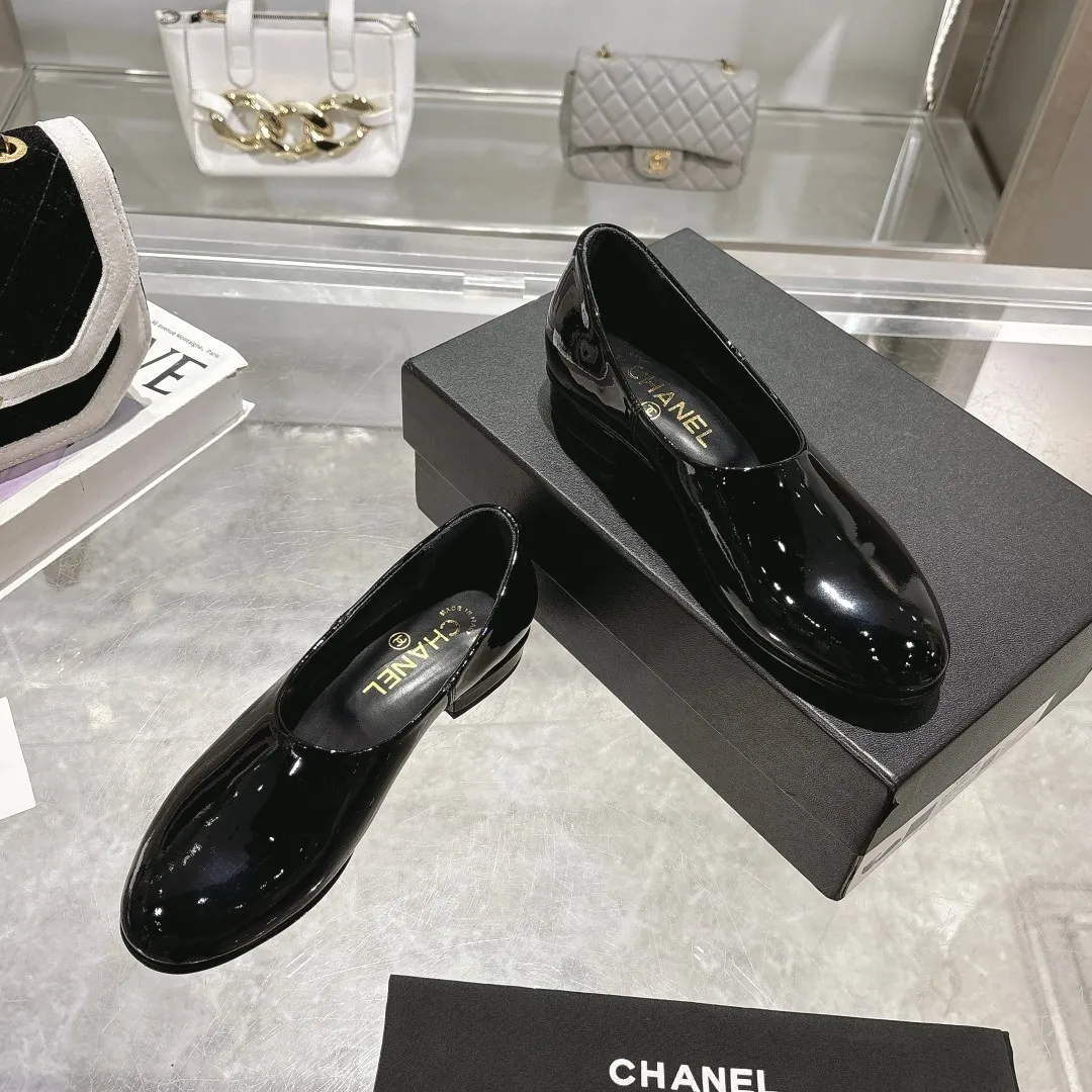 💕💕Factory direct selling price p380💕💕 Genuine leather sole +40 25C early spring new Chanel loafers; Fabric: patent leather: color black; white; burgundy, code number: 5-40; (custom-made 41 custom-made, non-returnable), rubber sole genuine leather sole +40